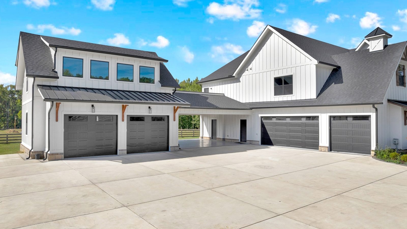 Garages with multiple bays at 2216 Sp Anderson Road